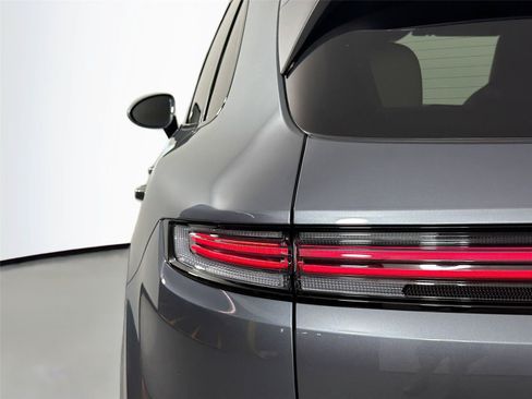 Certified 2026 Porsche Cayenne AWD/4WD image 16