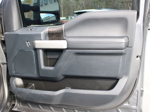 Used 2022 Ford F250 Lariat image 16