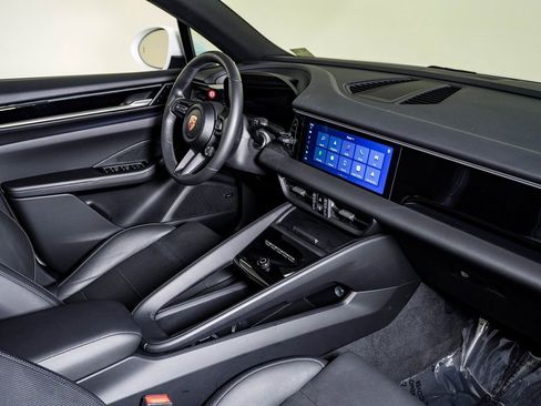 Certified 2025 Porsche Macan Electric image 14