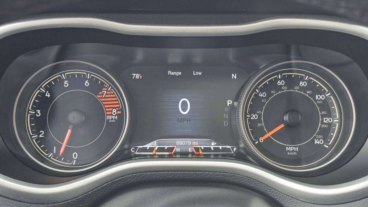 Used 2018 Jeep Cherokee Trailhawk AWD/4WD image 35