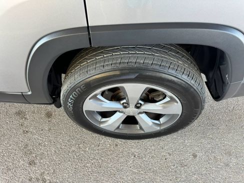 Used 2019 Jeep Cherokee Limited AWD/4WD image 31