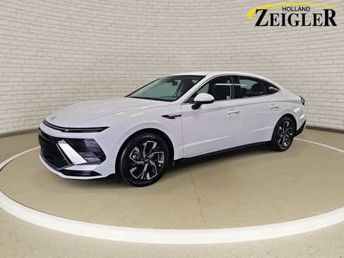 Used 2025 Hyundai Sonata SEL FWD image 1