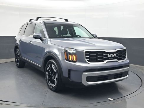 Used 2025 Kia Telluride S FWD image 2