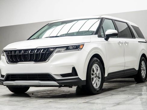 Used 2024 Kia Carnival LX image 8