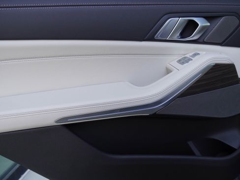 Used 2026 BMW X7 xDrive40i w/ Executive Package image 32