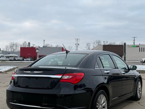 Used 2011 Chrysler 200 Limited image 4