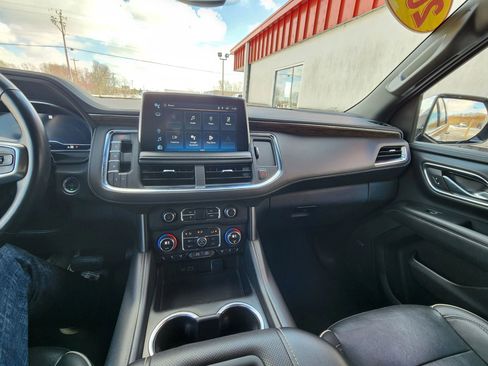Used 2023 Chevrolet Suburban Premier image 27
