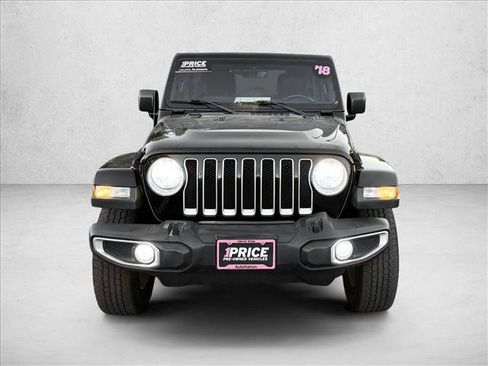 Used 2018 Jeep Wrangler Unlimited Sahara image 2