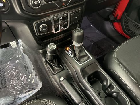 Used 2020 Jeep Wrangler Unlimited Sport image 18