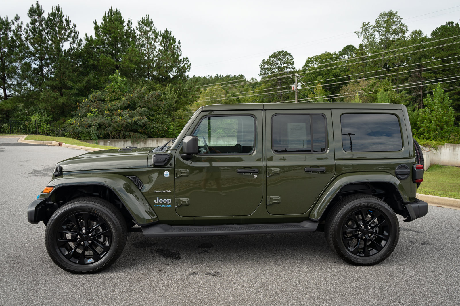 Used 2022 Jeep Wrangler Unlimited Sahara w/ Cold Weather Group AWD/4WD image 5