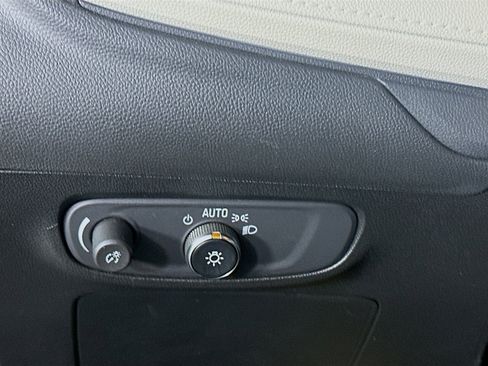 Used 2024 Buick Encore GX Sport Touring image 17