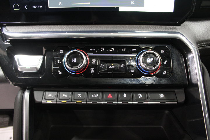 Used 2024 GMC Sierra 1500 Denali w/ Denali Reserve Package AWD/4WD image 38