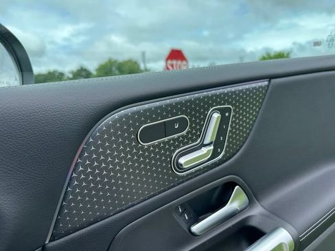 New 2026 Mercedes-Benz GLB 250 4MATIC image 25