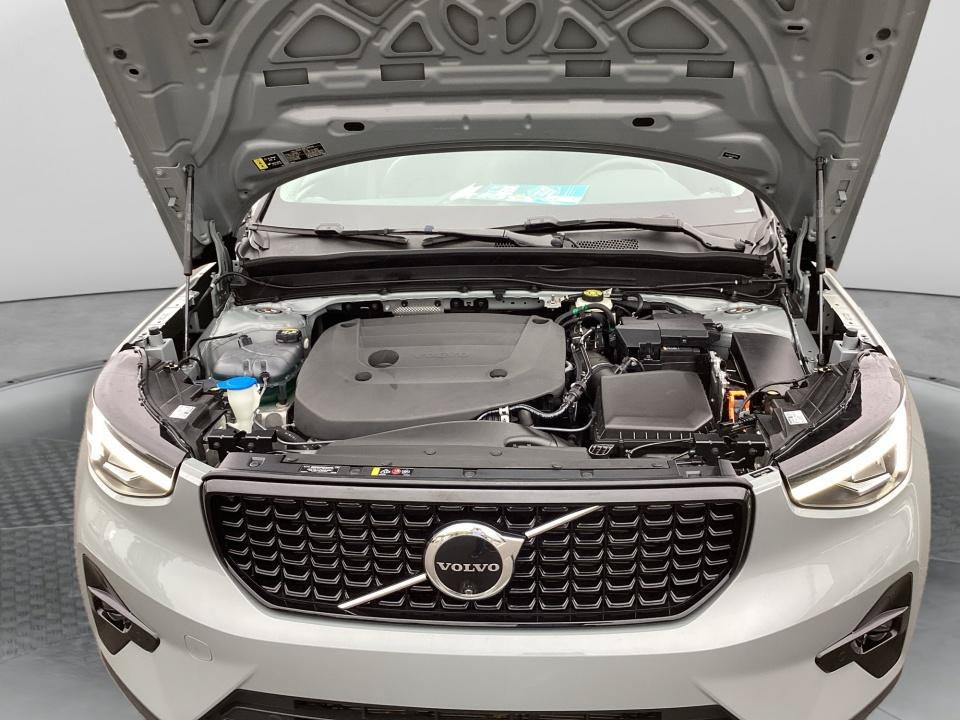 Certified 2024 Volvo XC40 B5 Plus AWD/4WD image 20