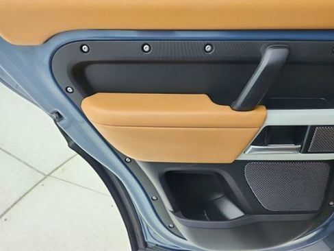 Used 2024 Land Rover Defender 110 SE image 34