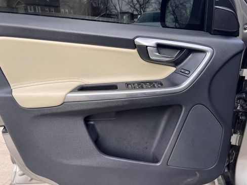 Used 2016 Volvo XC60 T6 Platinum w/ Protection Package image 11