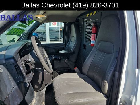 Used 2010 Chevrolet Express 2500 RWD image 21
