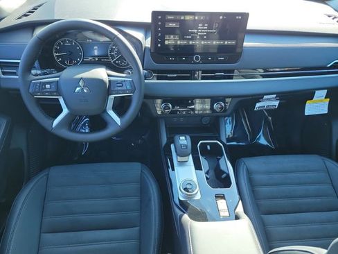 New 2026 Mitsubishi Outlander SE image 17