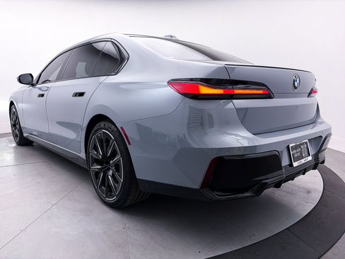 Used 2023 BMW 740i w/ Executive Package image 15