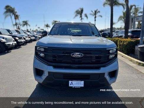 Used 2025 Ford Expedition Active AWD/4WD image 9