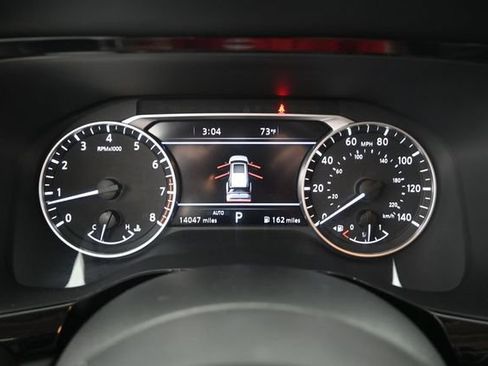 Used 2025 Nissan Pathfinder SL AWD/4WD image 10