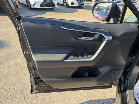 Used 2019 Toyota RAV4 XLE image 18