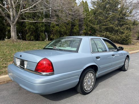 Used 2004 Ford Crown Victoria image 38