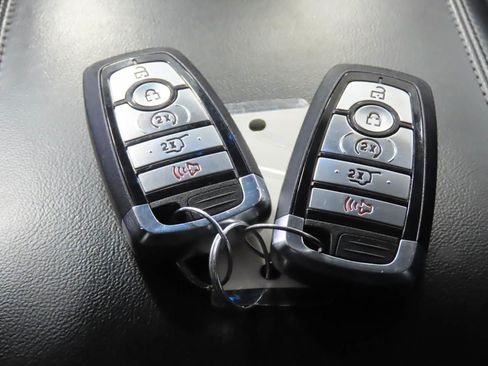 Used 2023 Ford Explorer XLT w/ Equipment Group 202A RWD image 19