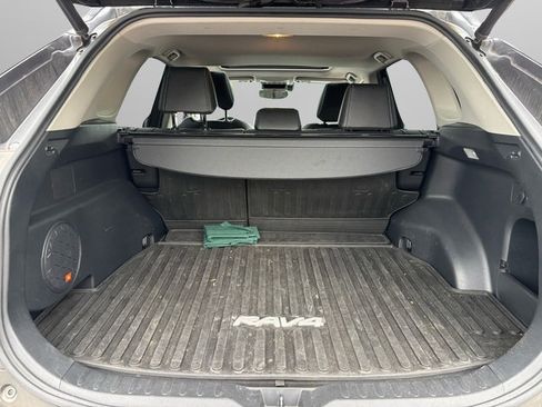 Used 2020 Toyota RAV4 XLE Premium image 27