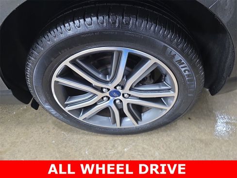 Used 2019 Ford Edge Titanium w/ Cold Weather Package image 34