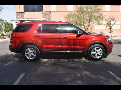 Used 2019 Ford Explorer XLT w/ Equipment Group 202A FWD image 1