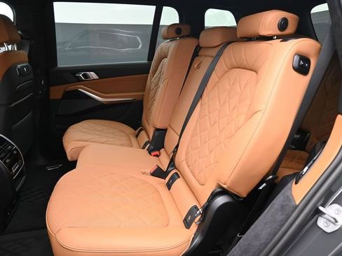 New 2026 BMW X7 xDrive40i image 7