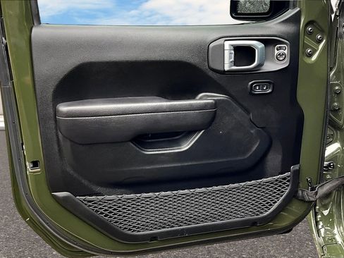 Used 2022 Jeep Gladiator Sport image 13