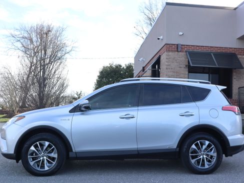 Used 2016 Toyota RAV4 XLE image 10