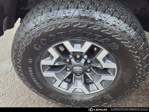 Used 2023 Toyota Tacoma TRD Off-Road w/ TRD Premium Off Road Package image 10