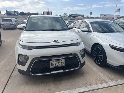 Used 2020 Kia Soul S image 2