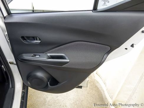 Used 2018 Nissan Kicks SV FWD image 21