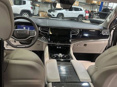 Certified 2022 Jeep Wagoneer Series III w/ Premium Group I AWD/4WD image 25
