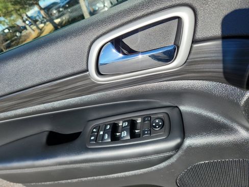 Used 2022 Jeep Grand Cherokee Laredo X image 16