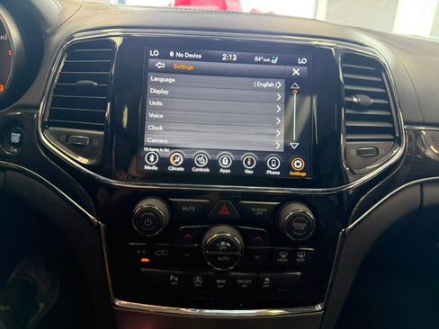 Used 2020 Jeep Grand Cherokee Overland AWD/4WD image 35