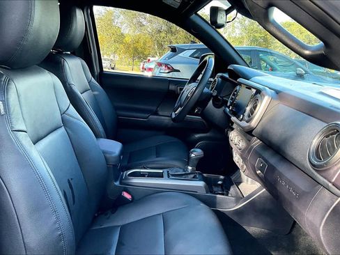 Used 2020 Toyota Tacoma TRD Sport image 8