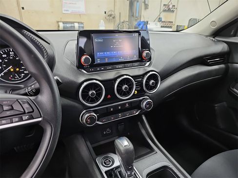 Used 2020 Nissan Sentra S image 19
