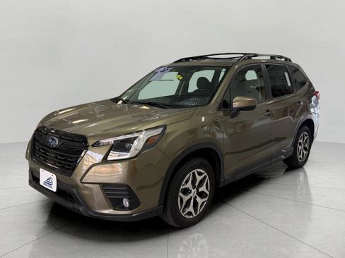 Used 2022 Subaru Forester Premium image 4