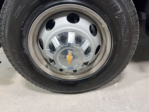 Used 2025 Chevrolet Silverado 3500 W/T image 40