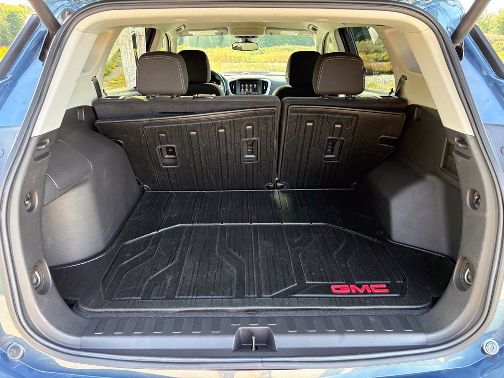 Used 2024 GMC Terrain SLE w/ Driver Convenience Package FWD image 44