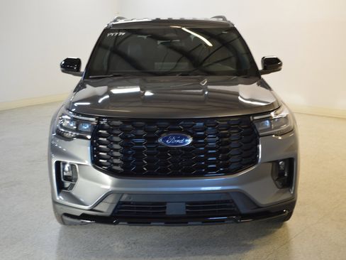 Used 2025 Ford Explorer ST-Line w/ ST-Line Street Pack AWD/4WD image 8