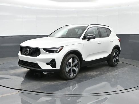 New 2026 Volvo XC40 B4 Plus w/ Protection Package Premier image 5