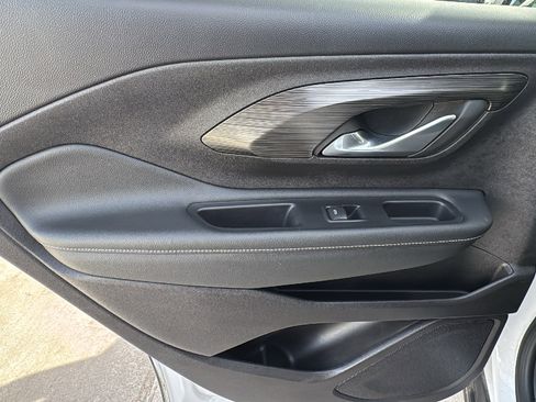 Used 2024 GMC Terrain SLT image 15