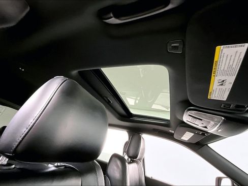 Used 2018 Jeep Grand Cherokee Limited image 19