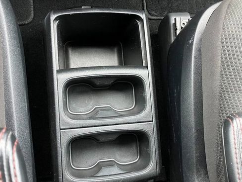 Used 2020 Dodge Grand Caravan SE image 12